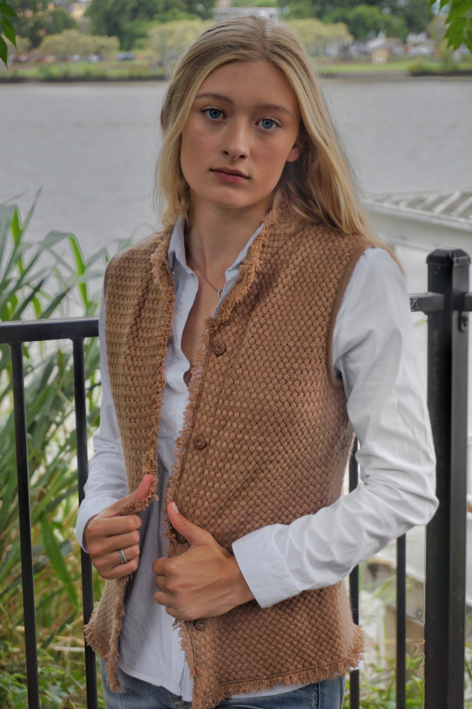 Coco Mandarin Vest - Nuan Cashmere - classic - elegant - cashmere