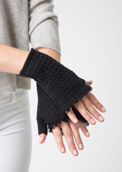 Discover the Classic Charm of COCO Mittens: Elegant Cashmere by Nuan Cashmere